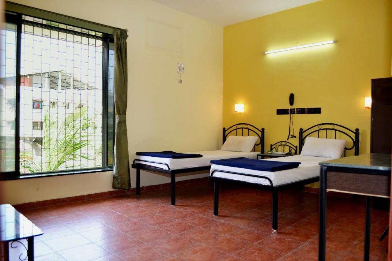 Royal Hills Hotel Poona Buitenkant foto